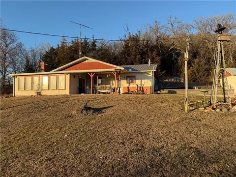 Exterior - 13557 Adobe Rd, Craig, MO 64437 photo 3 of 19