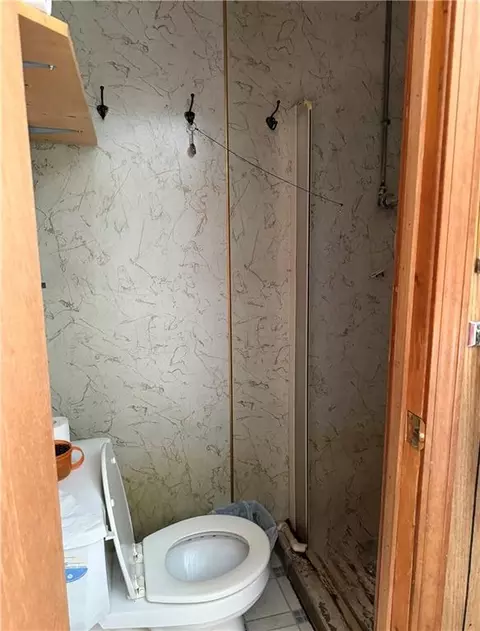 Bath - 13557 Adobe Rd, Craig, MO 64437 photo 3 of 5