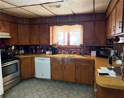 Kitchen - 13557 Adobe Rd, Craig, MO 64437 photo 3 of 7