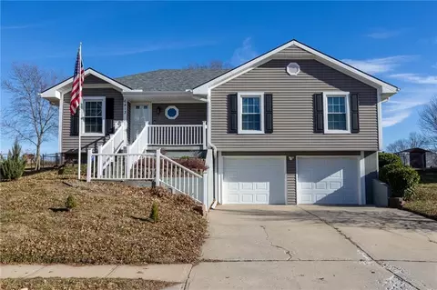 6813 T Gabbert Dr, Pleasant Valley, MO 64068
