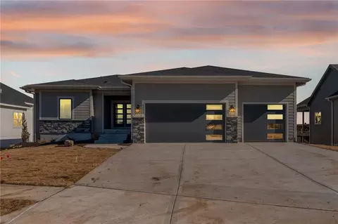 14033 S Landon St, Olathe, KS 66061