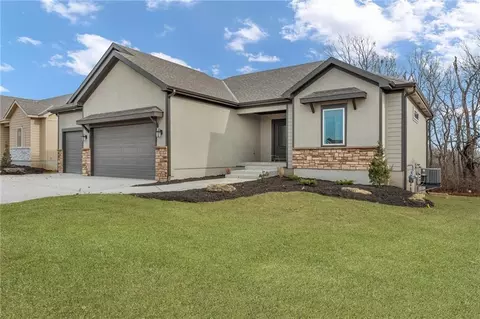 14009 S Landon St, Olathe, KS 66061