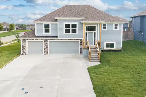 15624 Sheridan Ct, Basehor, KS 66007