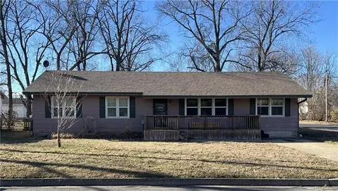 925 N Elm St, Nevada, MO 64772