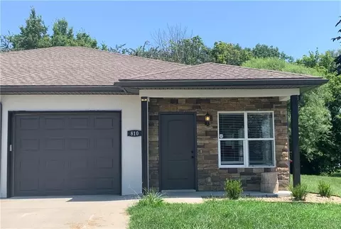 810 Riffle Dr, Pleasant Hill, MO 64080
