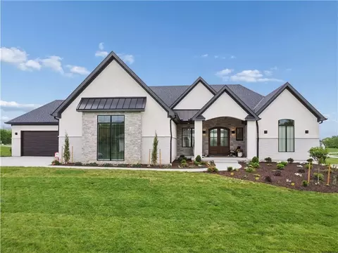 7535 NW Fawn Cir, Parkville, MO 64152