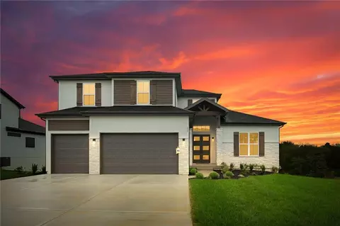 300 NW Earle Ln, Lees Summit, MO 64081