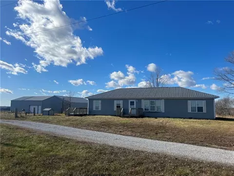 12 NW 1400th Rd, Chilhowee, MO 64733
