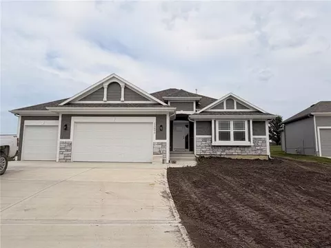 15600 Sheridan Ct, Basehor, KS 66007