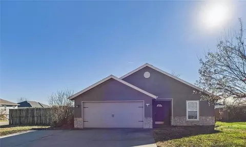 1405 W 7th St Ter, Knob Noster, MO 65336