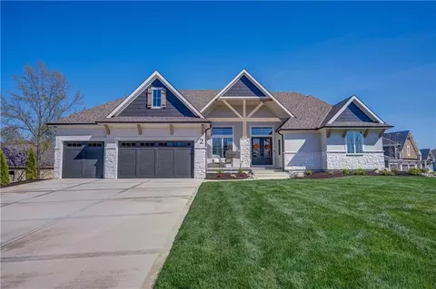 2 Sequoyah Pt, Lake Winnebago, MO 64034