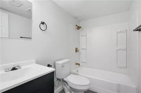 Bath - 9930 E 36th St, Independence, MO 64052 photo 1 of 1