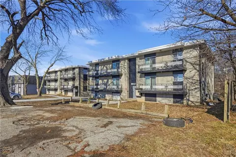 9930 E 36th St, Independence, MO 64052