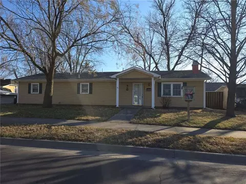 Exterior - 709 E Lincoln St, Iola, KS 66749 photo 5 of 5
