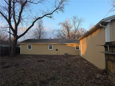 Exterior - 709 E Lincoln St, Iola, KS 66749 photo 4 of 5