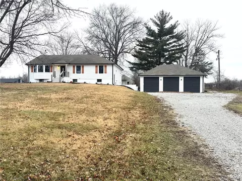 7516 S Arnett Rd, Grain Valley, MO 64029
