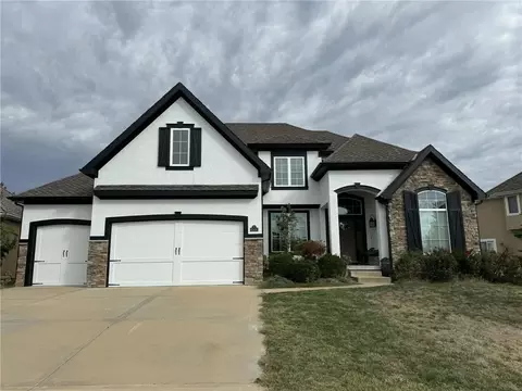 6104 NW 103rd St, Kansas City, MO 64154