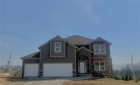 8931 N Poplar Ave, Kansas City, MO 64156