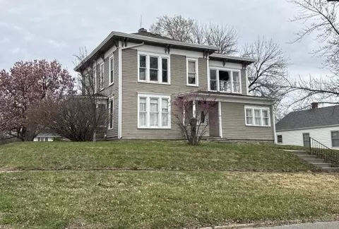 605 N Vine St, Maryville, MO 64468