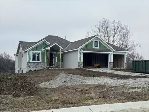 30202 E Norris Ct, Grain Valley, MO 64029
