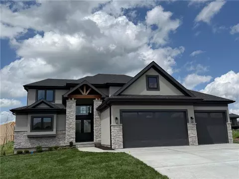 1004 Wilds Pkwy, Greenwood, MO 64034