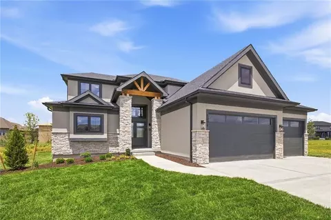 1004 Wilds Pkwy, Greenwood, MO 64034