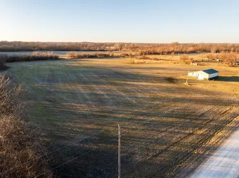 41 S Acres S Pryor Rd, Pleasant Hill, MO 64080