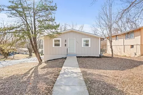 4027 E 45th St, Kansas City, MO 64130