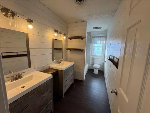 Bath - 5120 SW 10th St, Columbus, KS 66725 photo 2 of 8