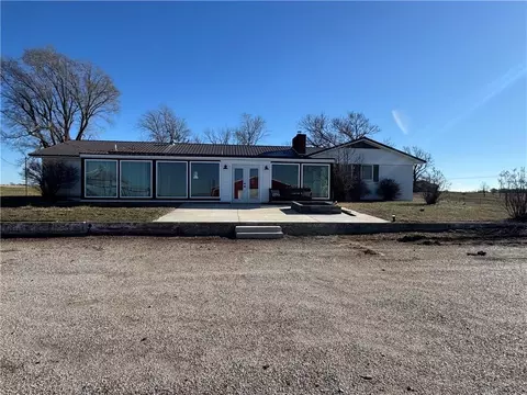 Exterior - 5120 SW 10th St, Columbus, KS 66725 photo 5 of 8