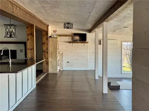 Entry Way - 5120 SW 10th St, Columbus, KS 66725 photo 1 of 4