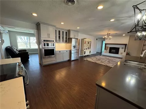 Kitchen - 5120 SW 10th St, Columbus, KS 66725 photo 5 of 7