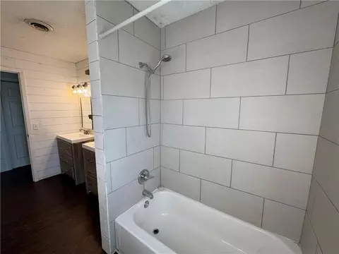 Bath - 5120 SW 10th St, Columbus, KS 66725 photo 5 of 8