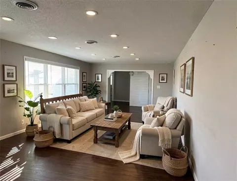 Living - 5120 SW 10th St, Columbus, KS 66725 photo 4 of 6