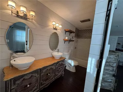 Bath - 5120 SW 10th St, Columbus, KS 66725 photo 7 of 8