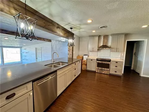 Kitchen - 5120 SW 10th St, Columbus, KS 66725 photo 2 of 7