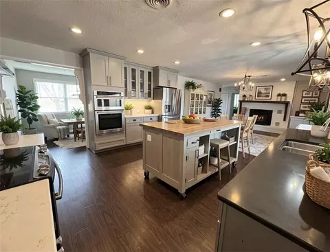 Kitchen - 5120 SW 10th St, Columbus, KS 66725 photo 4 of 7