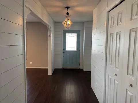 Entry Way - 5120 SW 10th St, Columbus, KS 66725 photo 2 of 4