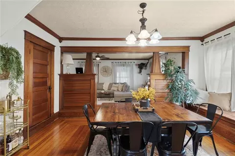 612 E 5th St, Cameron, MO 64429