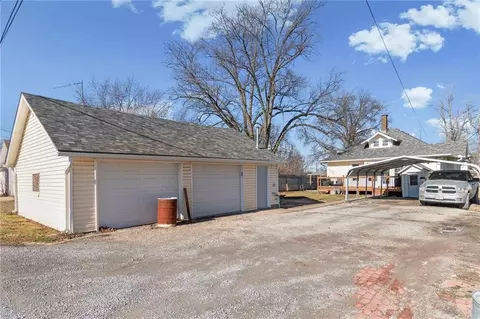 Exterior - 612 E 5th St, Cameron, MO 64429 photo 6 of 8