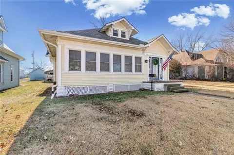 Exterior - 612 E 5th St, Cameron, MO 64429 photo 2 of 8