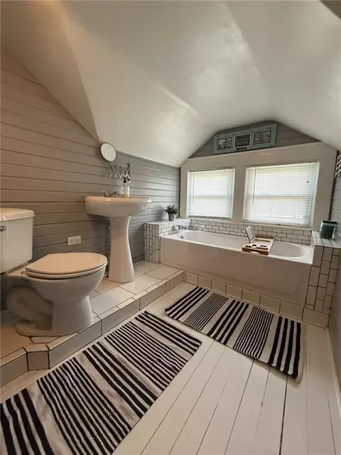 Bath - 612 E 5th St, Cameron, MO 64429 photo 3 of 3