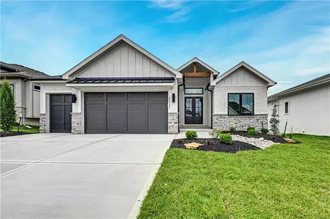 22141 W 94th Ter, Lenexa, KS 66220