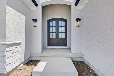 22141 W 94th Ter, Lenexa, KS 66220