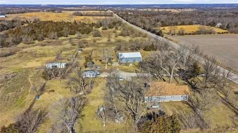 38240 Hedge Ln, Paola, KS 66071