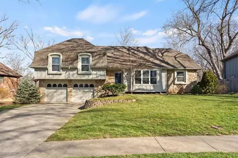 7916 W 98th Ter, Overland Park, KS 66212