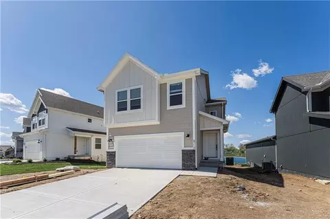 8814 SW 10th St, Blue Springs, MO 64064