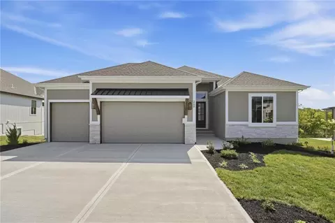 Exterior - 2127 NW Killarney Ln, Lees Summit, MO 64081 photo 8 of 8