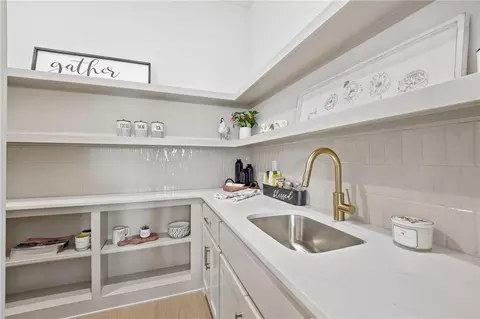 Kitchen - 2127 NW Killarney Ln, Lees Summit, MO 64081 photo 5 of 6