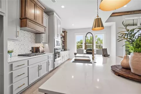 Kitchen - 2127 NW Killarney Ln, Lees Summit, MO 64081 photo 3 of 6